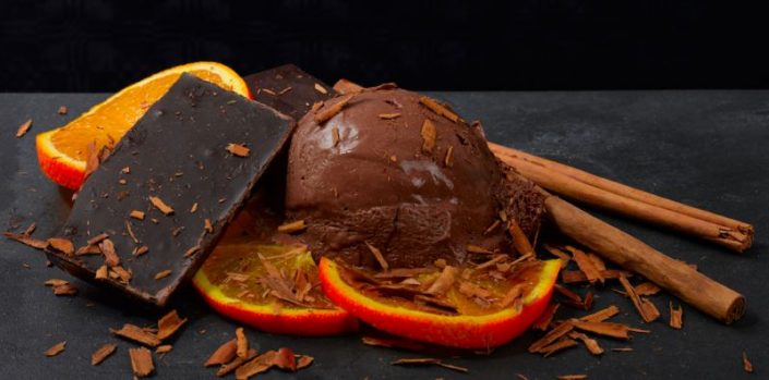Exquisito chocolate con naranjas naturales y canela